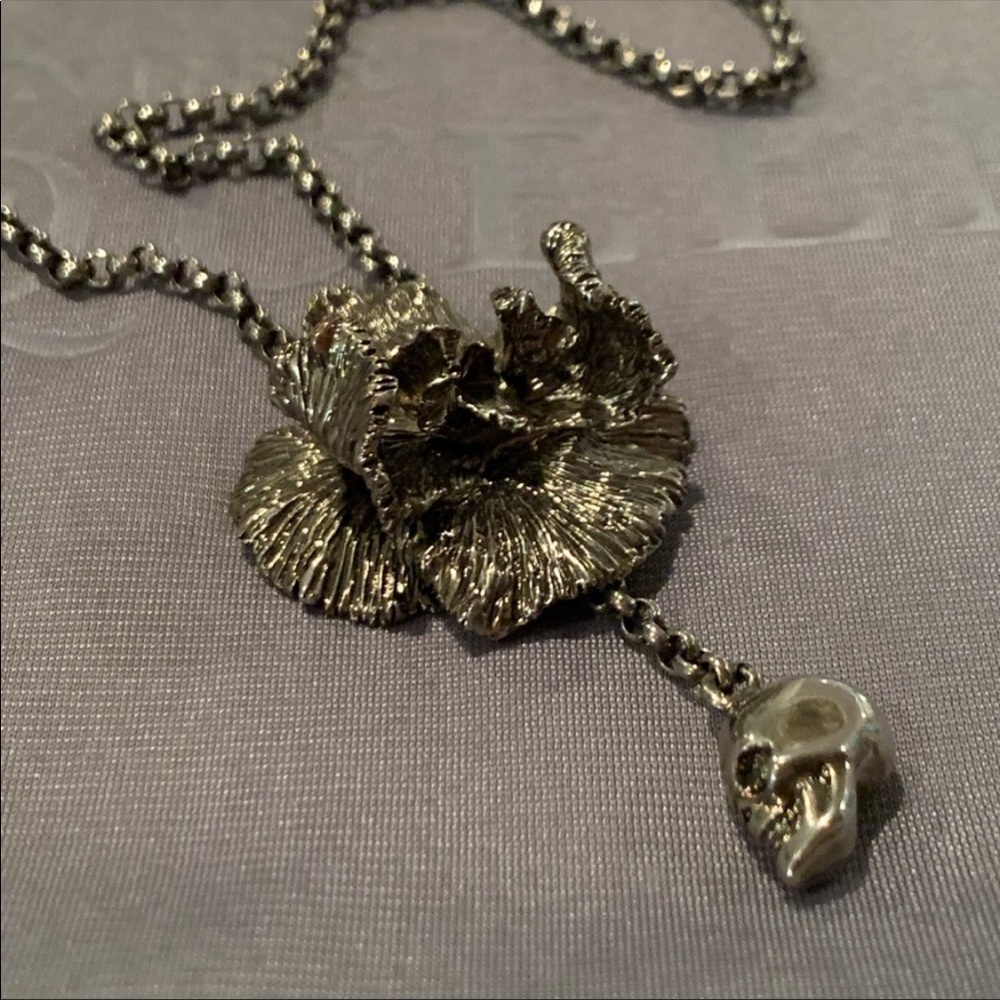 Alexander McQueen Iris and Skull Necklace - Picture 9 of 17